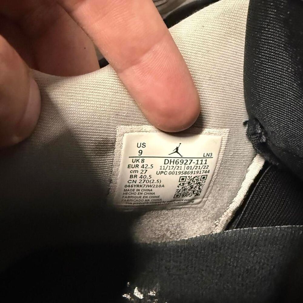 Jordan Men's Grey and White Trainers - Picture 6 of 8